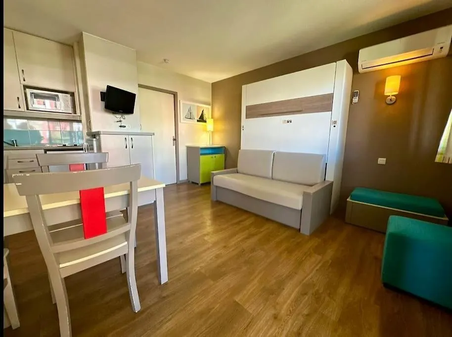Mandelieu / Appartement Climatise 4 Prsn / Piscine Apartment