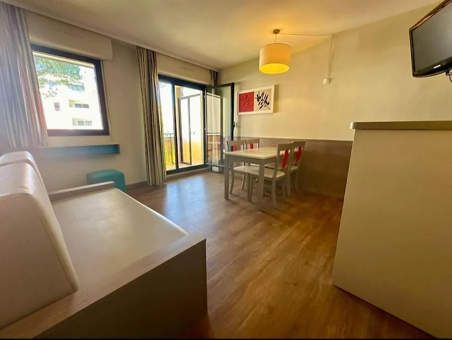 Mandelieu / Appartement Climatise 4 Prsn / Piscine